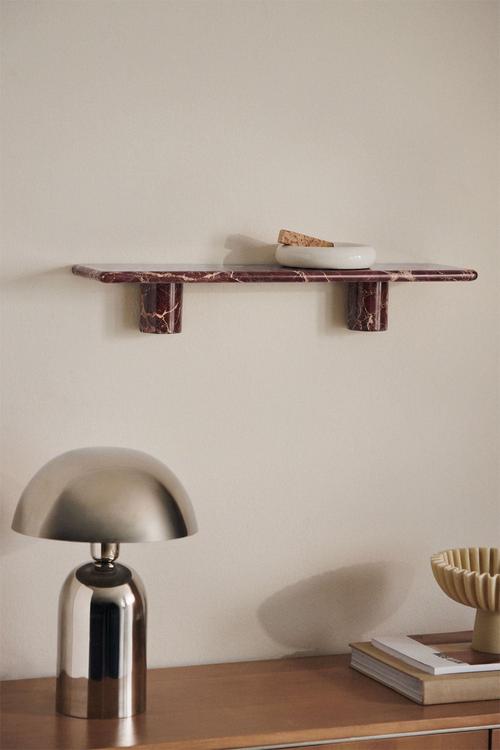 Estante de pared de mármol rojo