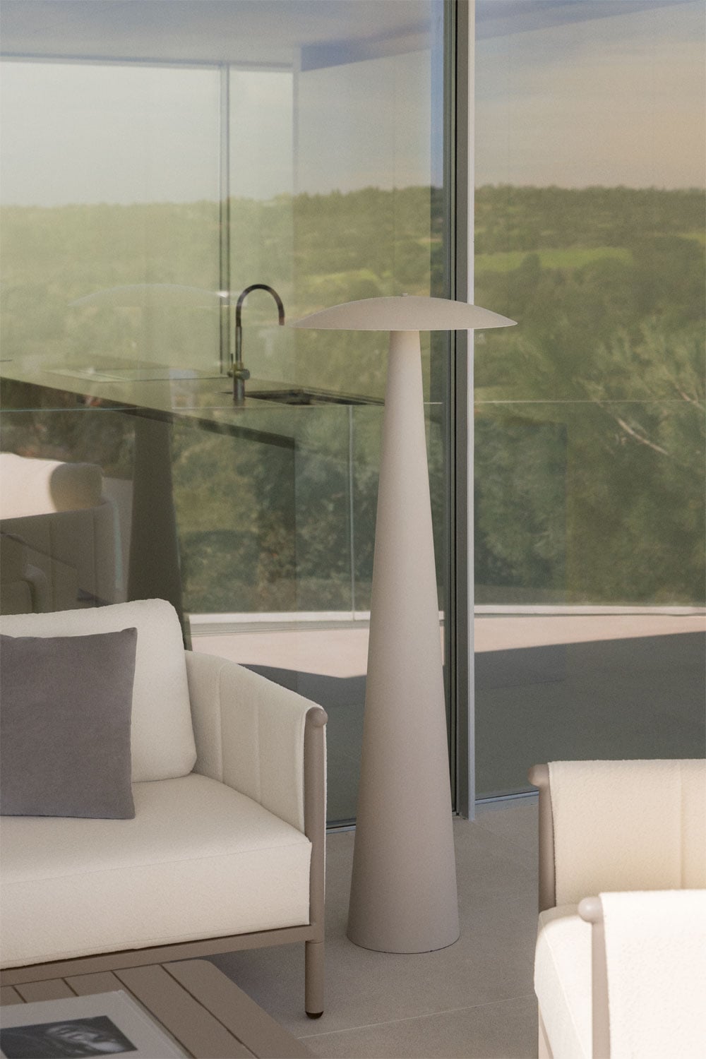 Lámpara de pie moderna con pantalla redonda