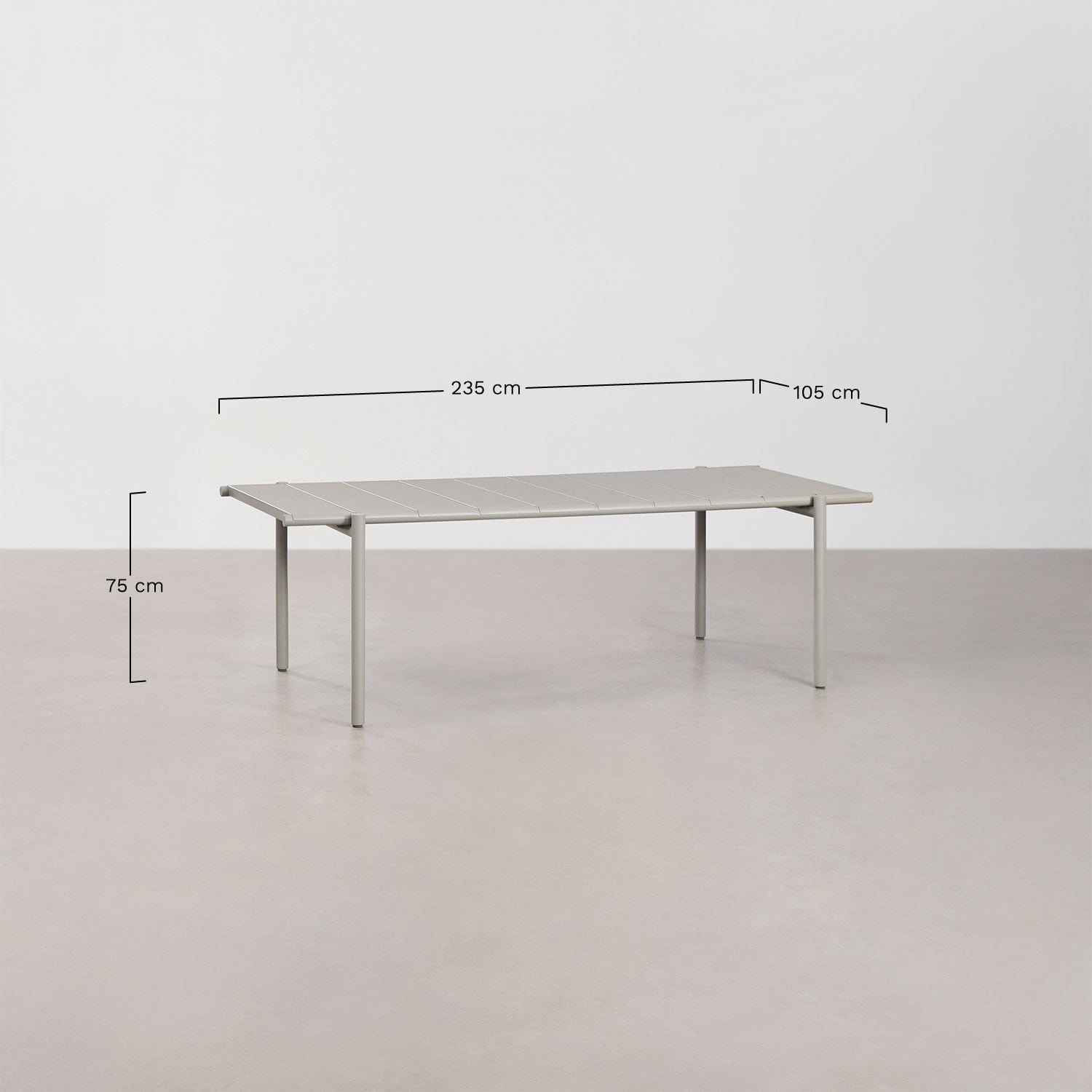 Set de mesa rectangular 235x105 cm en acero Tossa y 8 sillas de jardín apilable en acero y ratán sintético Veyra, medidas