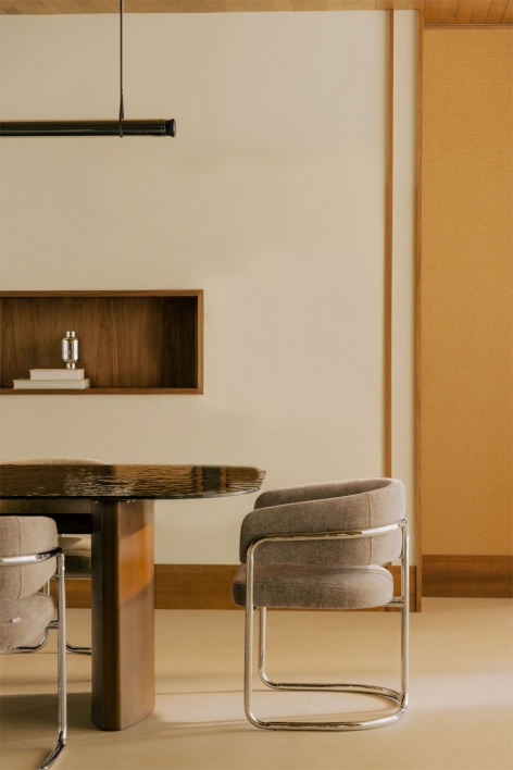 Silla de comedor con reposabrazos tapizada y en hierro Zantria