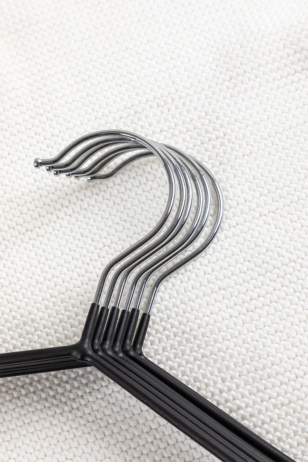 Pack de 6 perchas en metal Anttal, imagen de galer&iacute;a 3