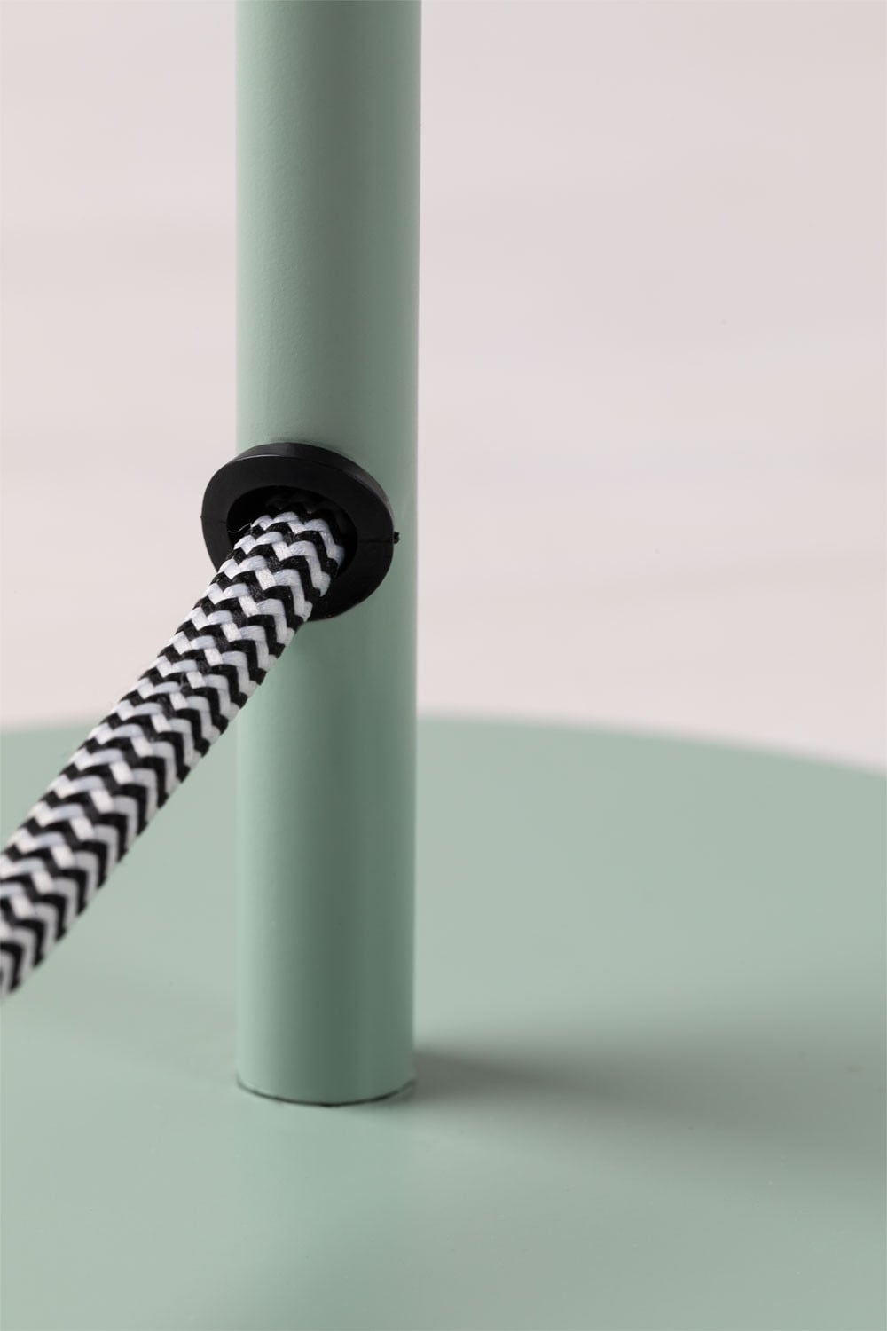 Lámpara de mesa en hierro Alnair, imagen de galer&iacute;a 5