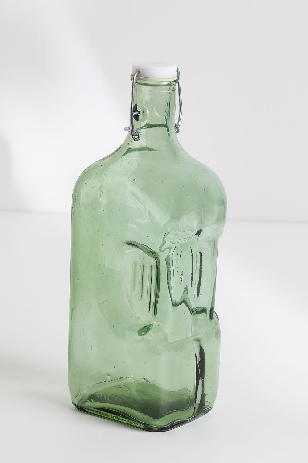 Botella de frigorífico de cristal reciclado de 2l.