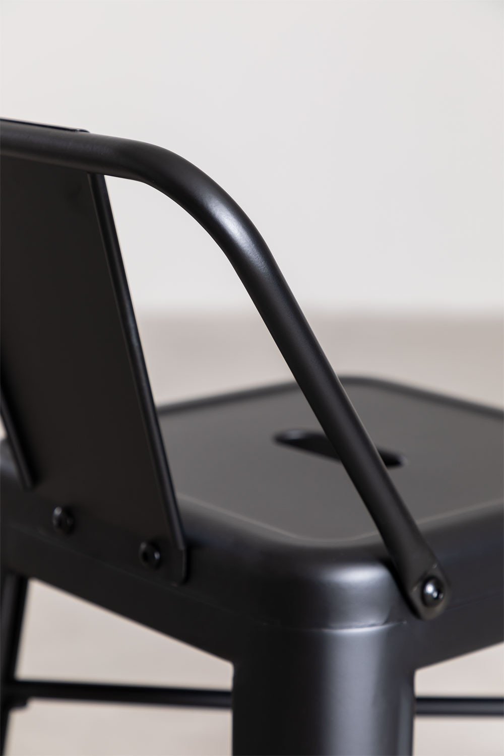 Taburete Alto con Respaldo Luxus de Similpiel y Metal Negro/Plateado,  63x53x88/110 cm — Qechic
