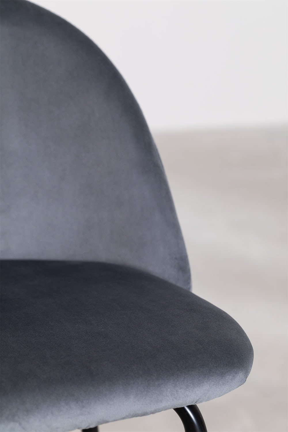 Taburete alto 65 cm en terciopelo gris y patas negras Kana Design, imagen de galería 5