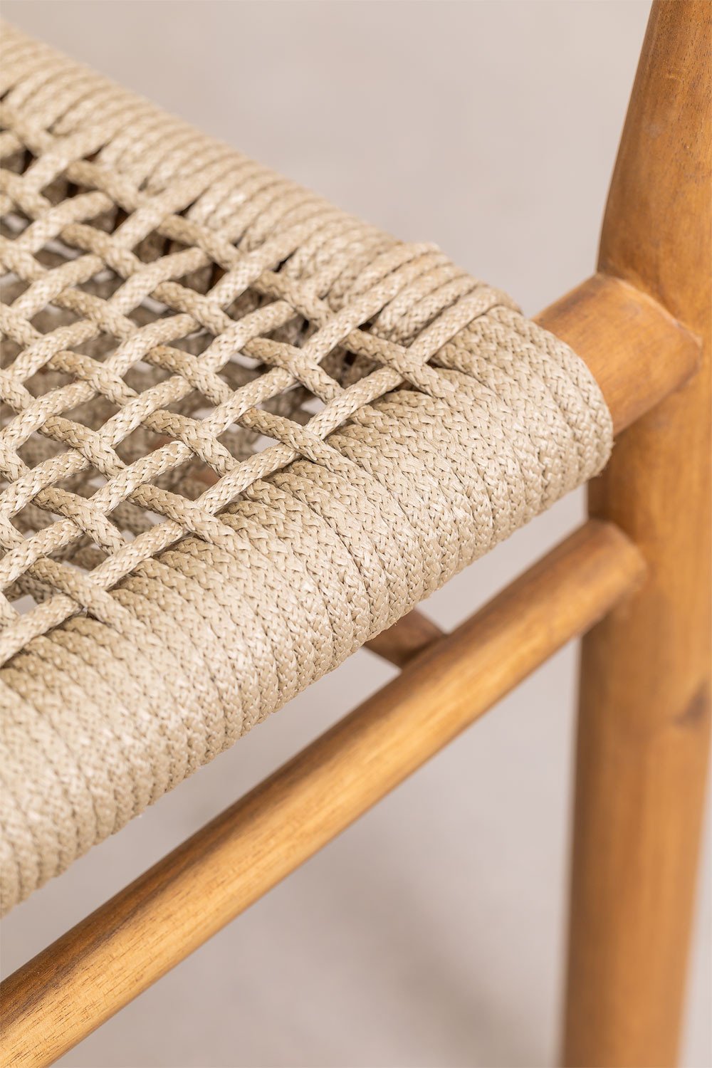 Silla de jardín con reposabrazos en madera de acacia y cuerda trenzada Tenay Classic, imagen de galería 7