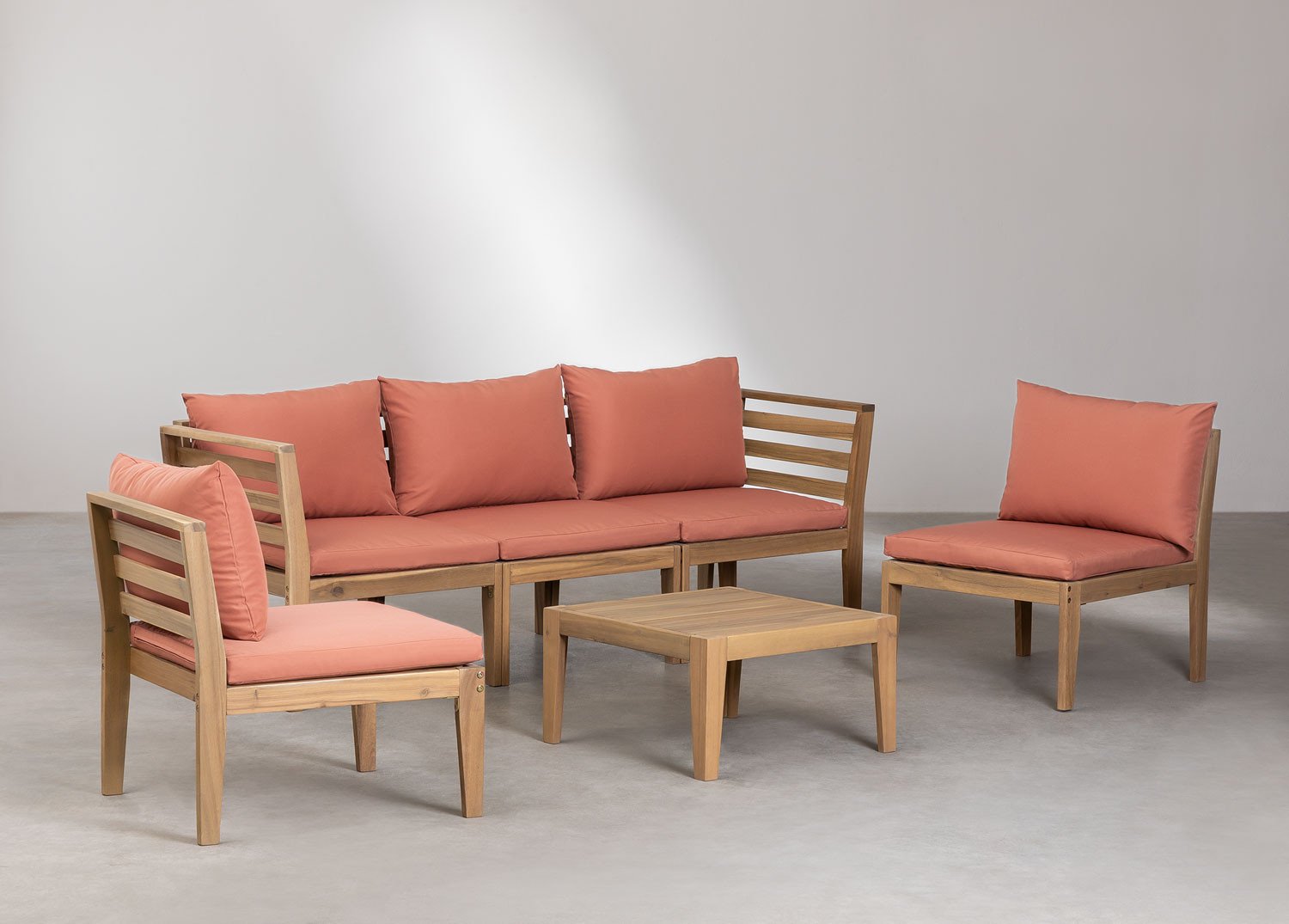 Conjunto de jardín con sofá modular de 5 piezas con reposabrazos y mesa de centro en madera de acacia Filips   , imagen de galería 1