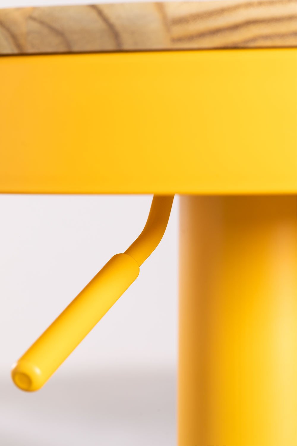 Taburete alto regulable en acero naranja albaricoque y madera de olmo Bardder, imagen de galería 5