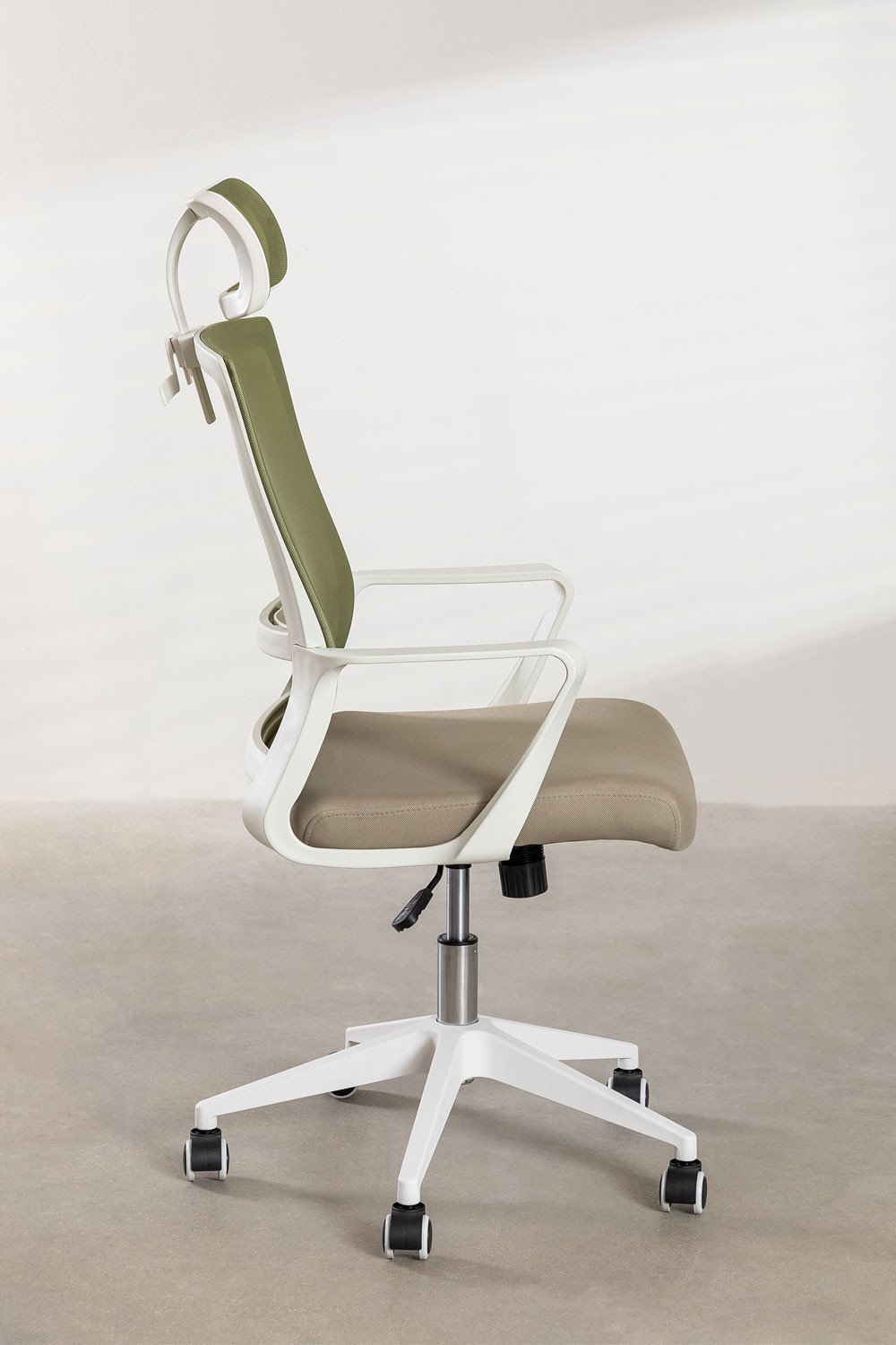 Silla de oficina con ruedas y reposabrazos en polipropileno Teill Colors , imagen de galería 5