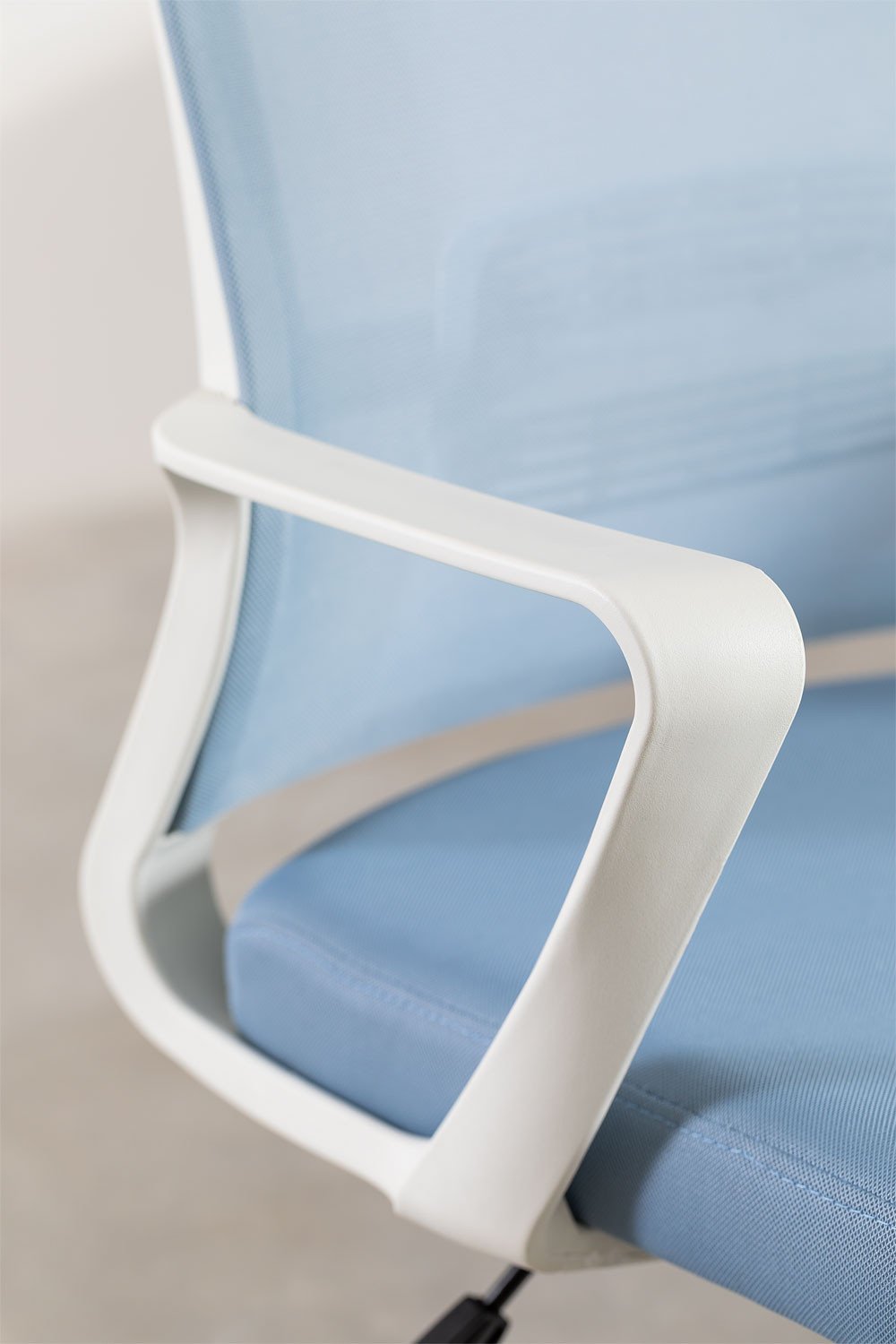 Silla de oficina con ruedas y reposabrazos en polipropileno Teill Colors , imagen de galería 8