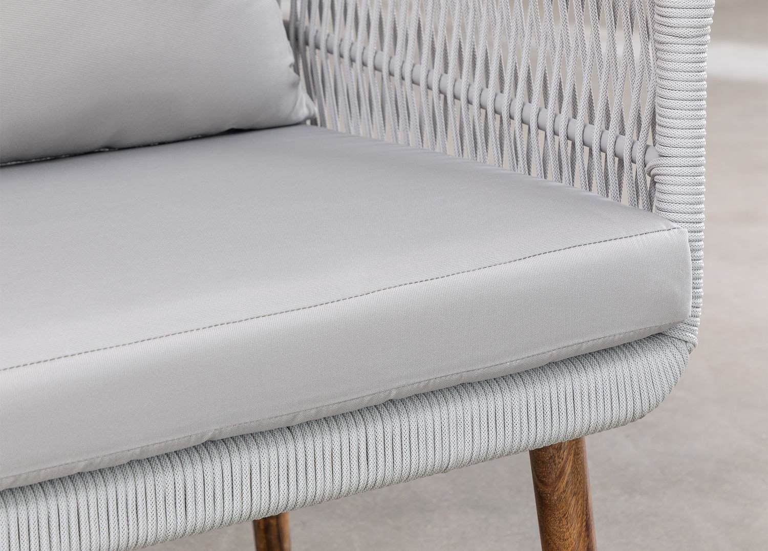 Conjunto de jardín con sofá de 2 plazas y 2 sillones en madera de acacia y cuerda trenzada Barker Style, imagen de galería 6