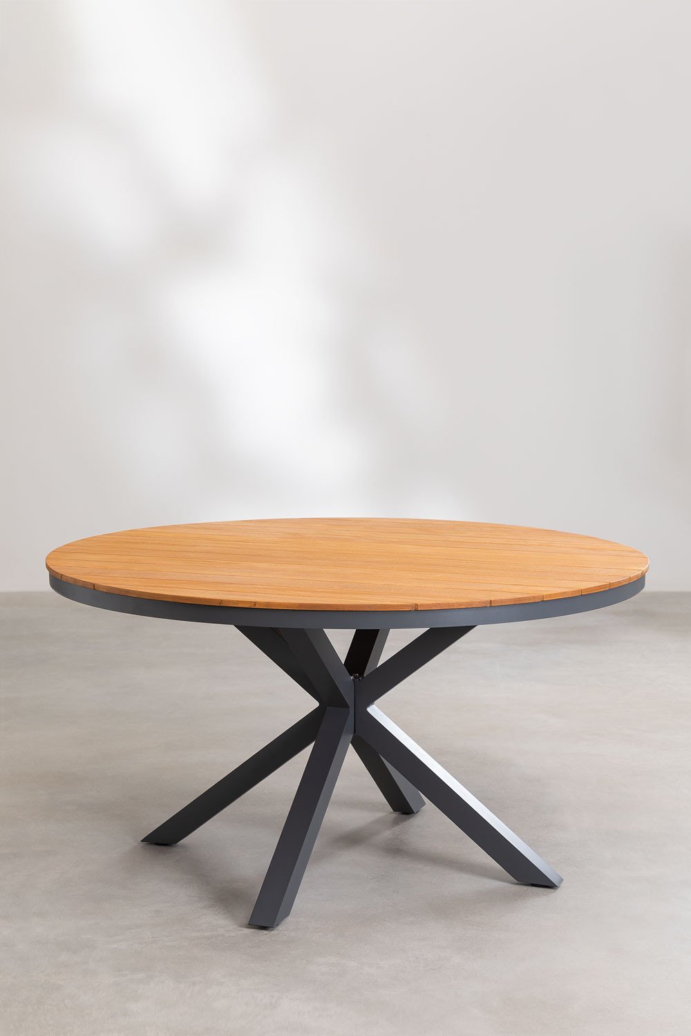 Set de mesa redonda Ø140 cm en madera de eucalipto y 6 sillas de jardín apilables en aluminio Archer, imagen de galer&iacute;a 4