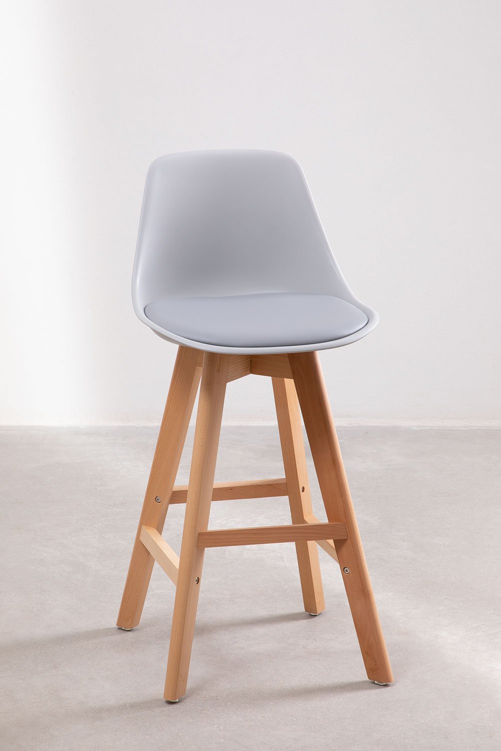Pack de 4 taburetes altos 65 cm en madera de haya, polipropileno y polipiel gris Nordic Edition, imagen de galería 1