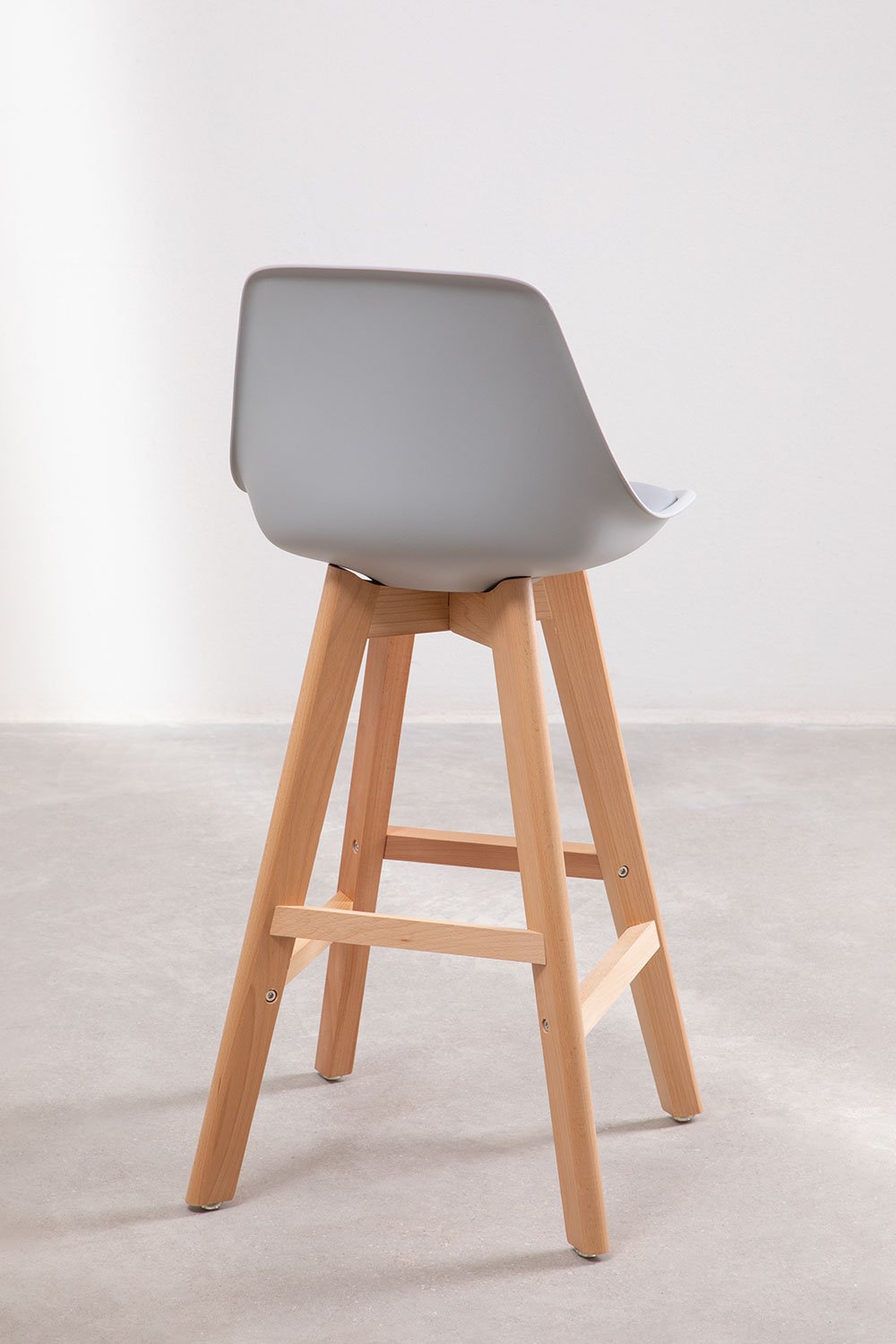 Pack de 4 taburetes altos 65 cm en madera de haya, polipropileno y polipiel gris Nordic Edition, imagen de galería 3