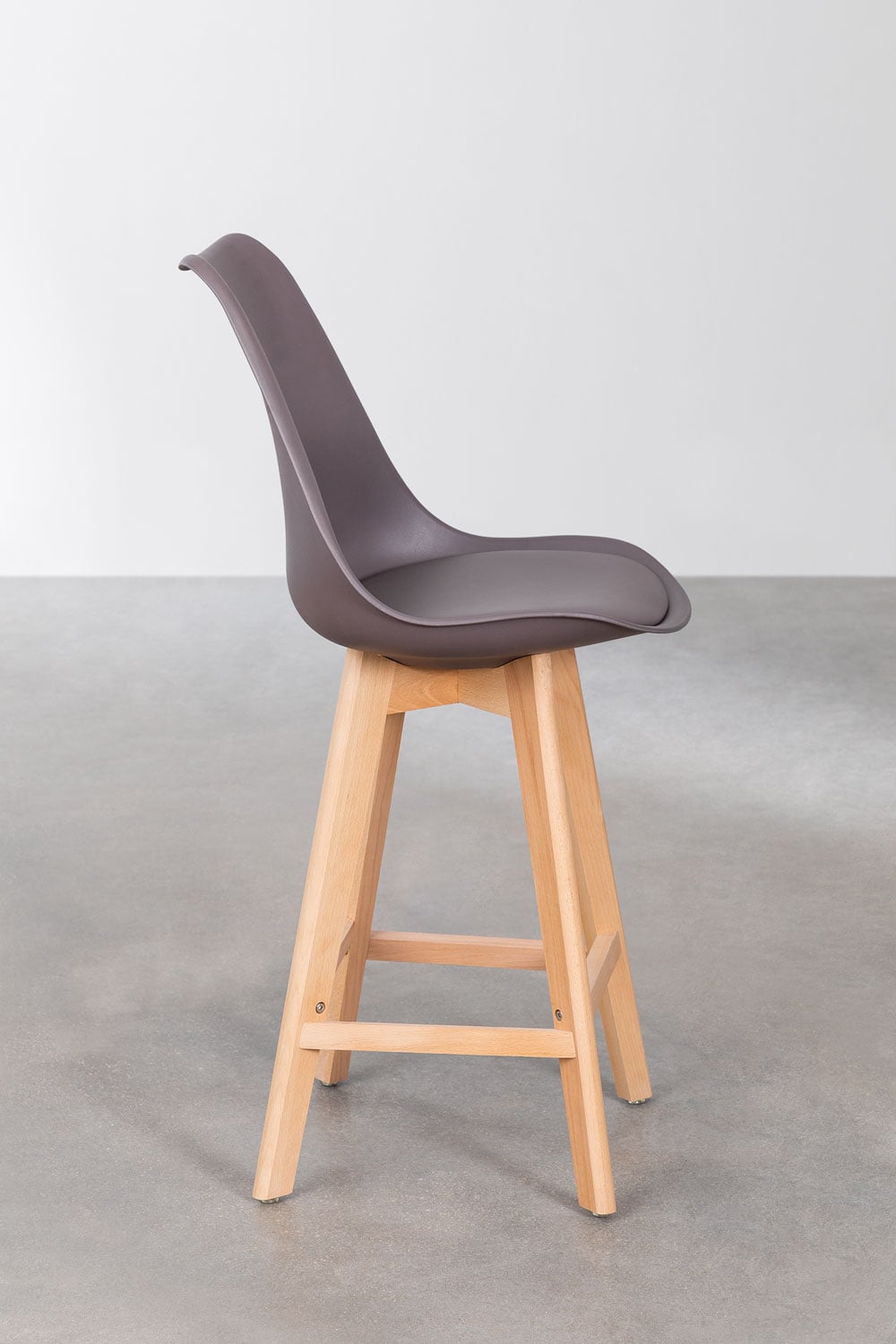 Pack de 2 taburetes altos 65 cm con cojín en polipiel gris topo Nordic, imagen de galer&iacute;a 3