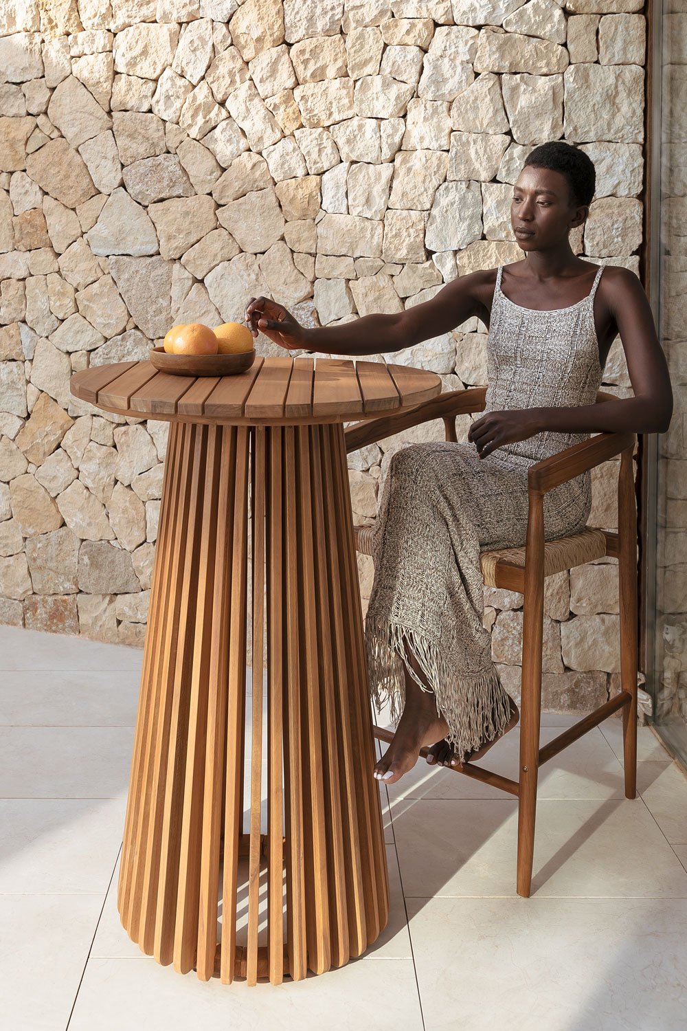 Mesa alta de jardín redonda Ø70 cm en madera de acacia Mura    , imagen de galería 1