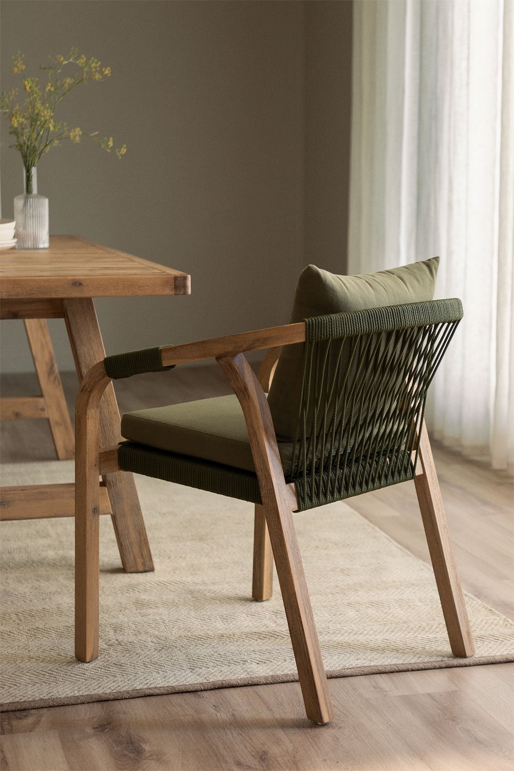 Silla de comedor con reposabrazos en madera de acacia Dubai , imagen de galería 1