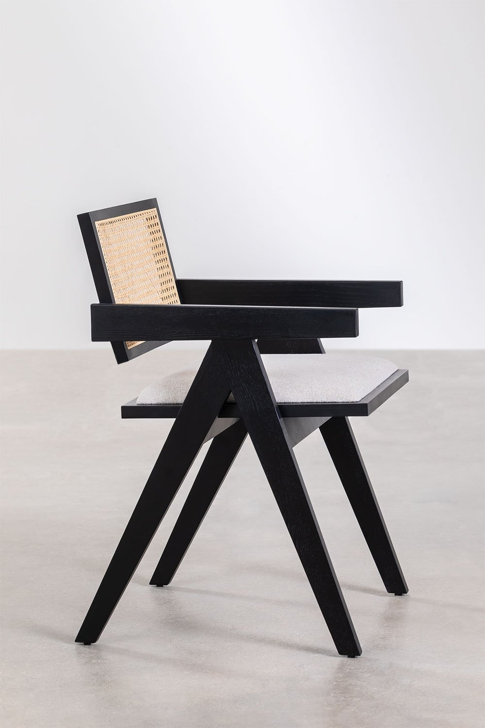 Silla de comedor en madera de fresno tapizada con reposabrazos Lali  , imagen de galería 5