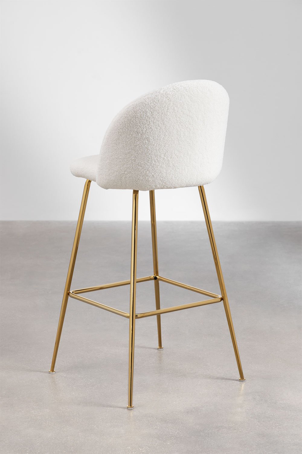 Taburete alto 75 cm en borreguito blanco y patas doradas Kana Design, imagen de galería 3