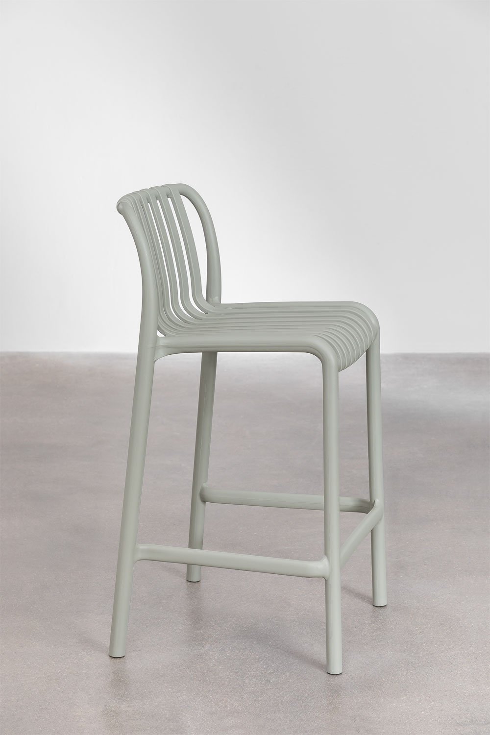 Taburete alto de jardín 65 cm apilable en polipropileno verde caqui Wendell, imagen de galería 4