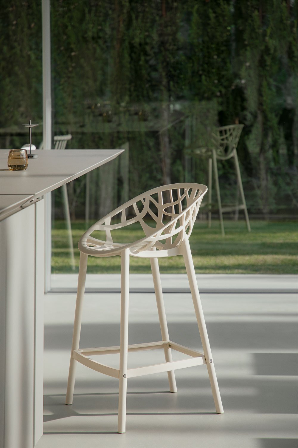 Pack de 4 taburetes altos 65 cm en polipropileno beige tapioca Ores, imagen de galería 1