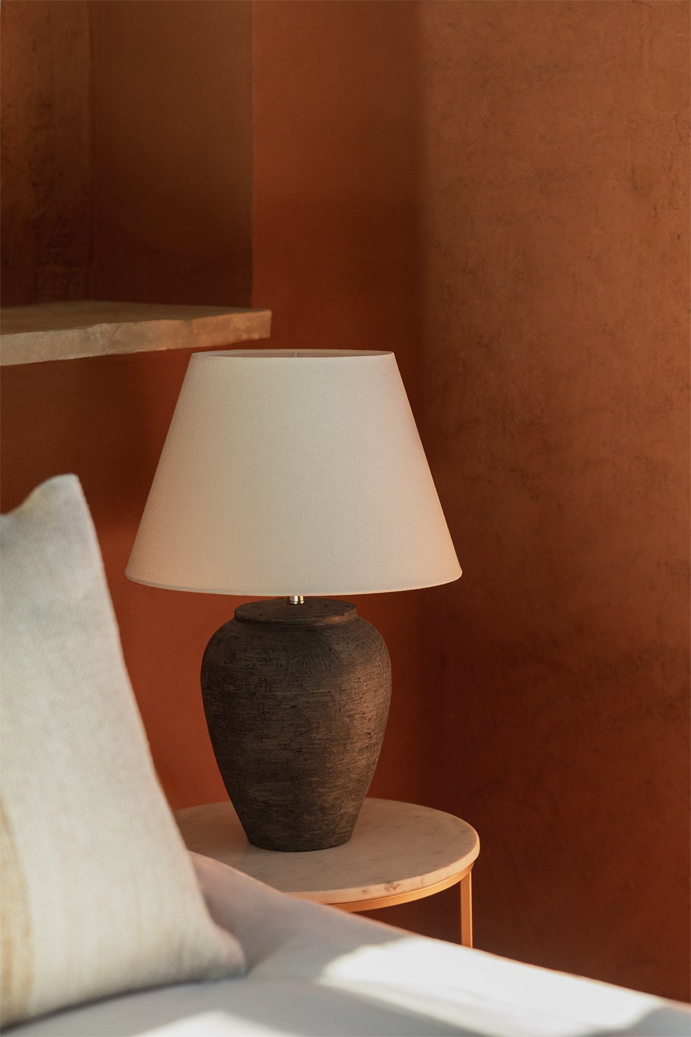 Lámpara de Mesa en Lino y Terracota Ximena  , imagen de galería 1