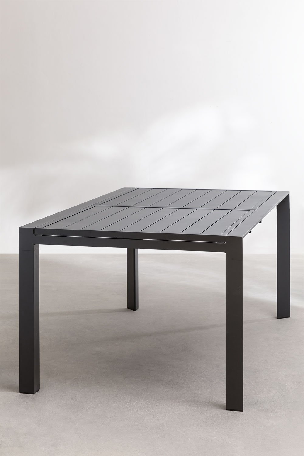 Set de mesa rectangular 180-240x100 cm extensible Starmi y 4 sillas de jardín apilables en aluminio Archer  , imagen de galería 2