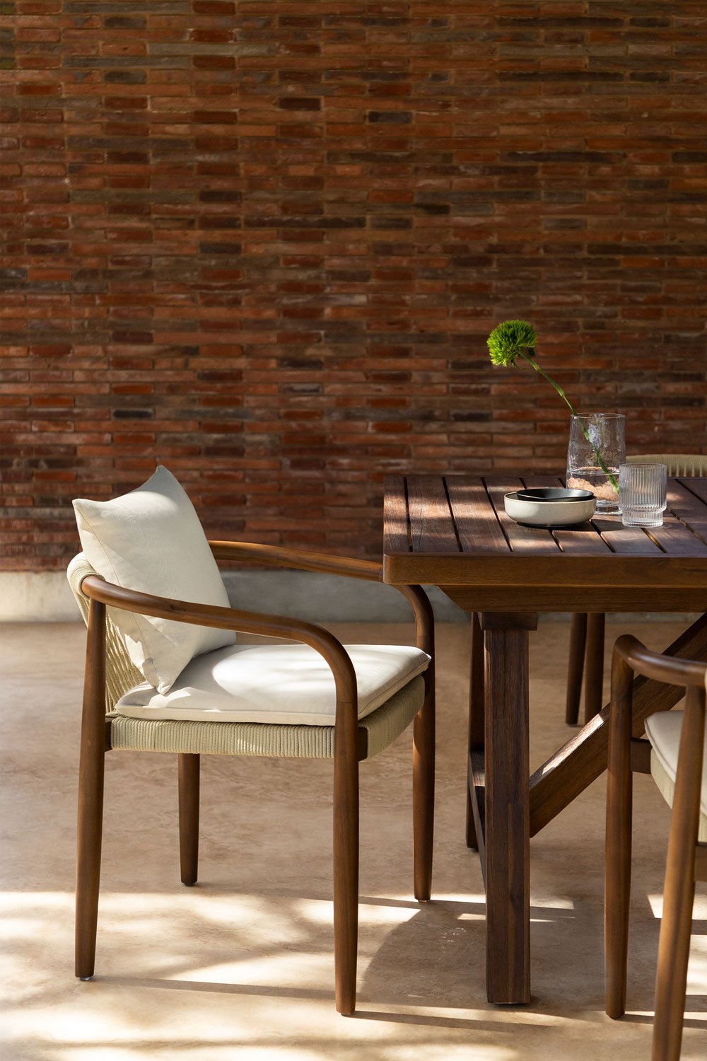 Pack de 2 sillas de jardín con reposabrazos en acacia Giulia, imagen de galer&iacute;a 1
