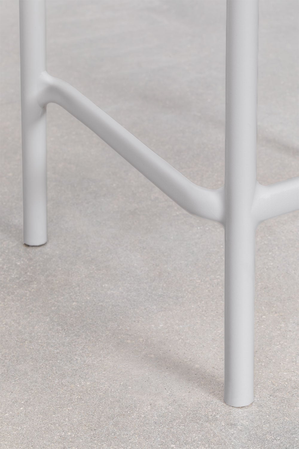 Taburete alto 65 cm apilable en polipropileno gris claro Wendell, imagen de galer&iacute;a 6