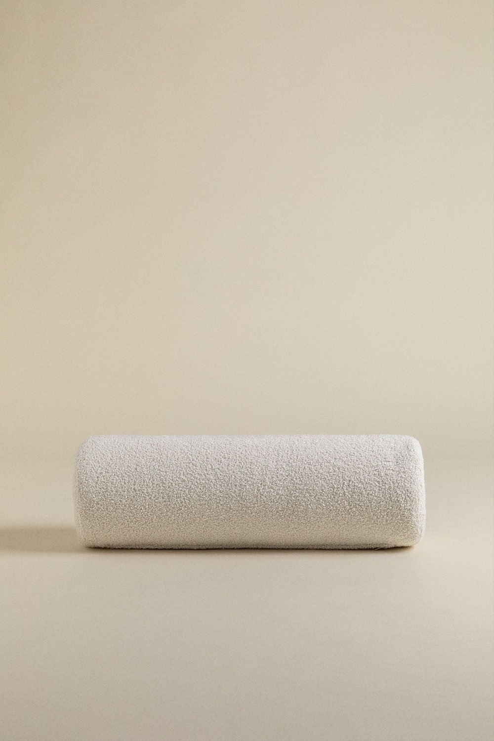 Cojín rulo 58x18 cm en borreguito Borjan, imagen de galería 3