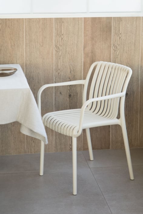 Silla de comedor con reposabrazos en polipropileno Wendell