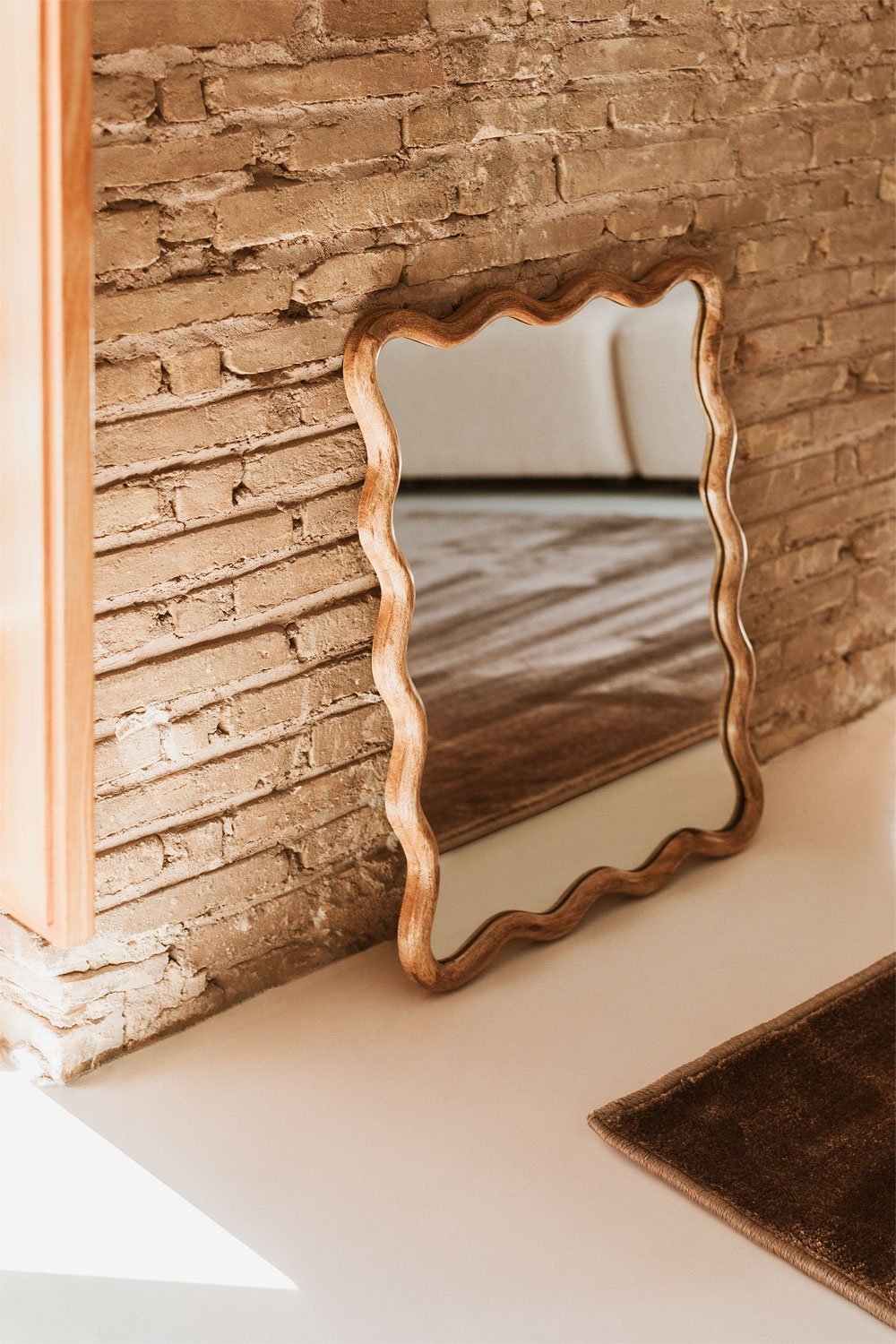 Espejo de pared rectangular en madera de mango (48x62 cm) Gilliam, imagen de galería 1