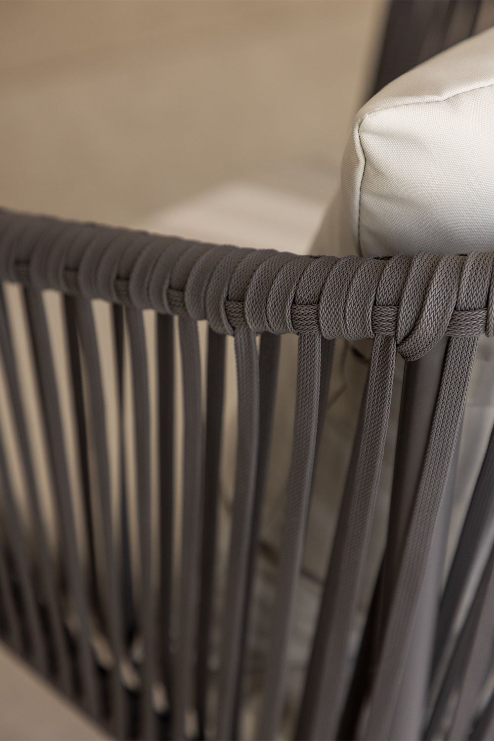 Silla de comedor con reposabrazos en aluminio y cuerda trenzada Arhiza Classic, imagen de galería 3