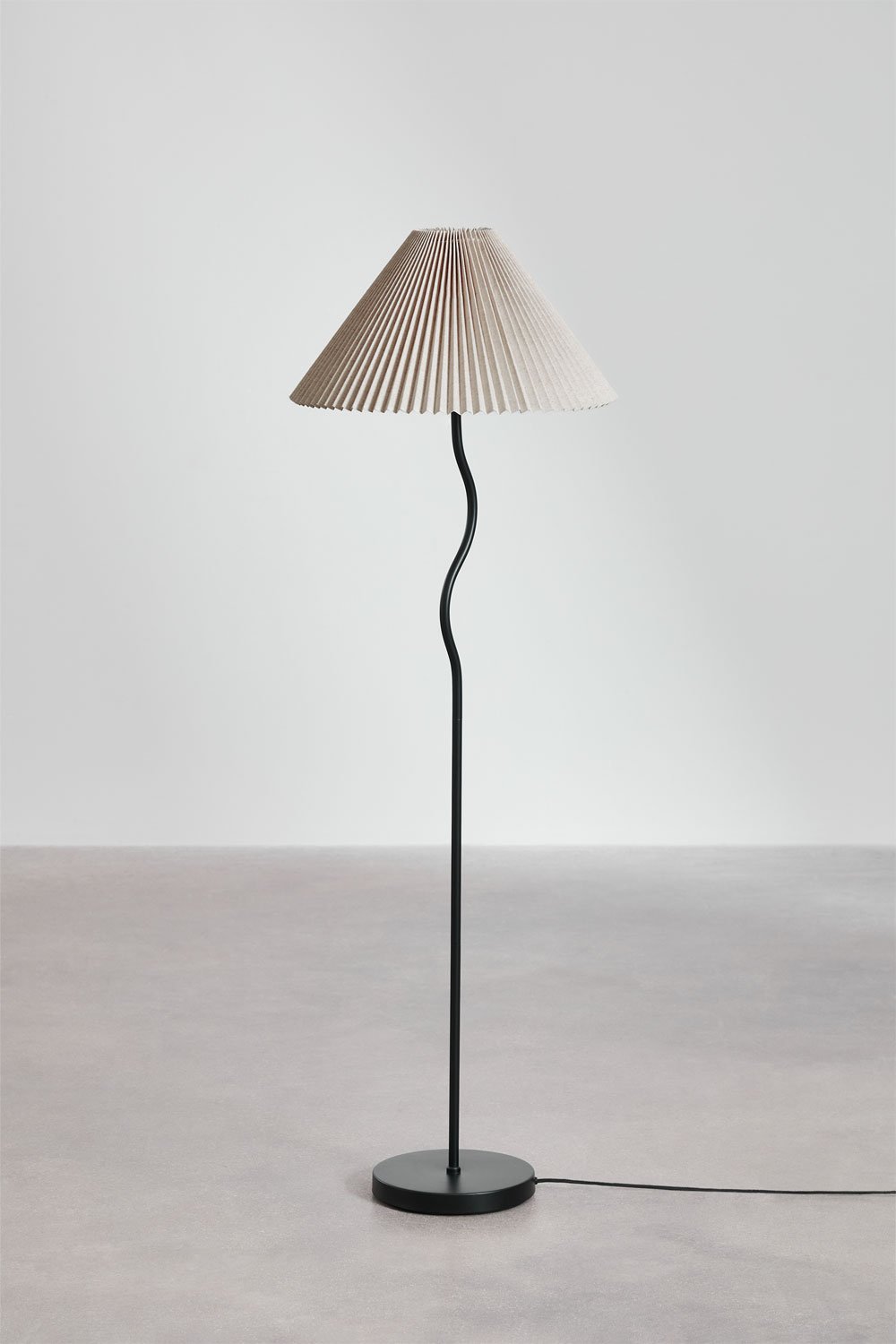 Lámpara de Pie en Hierro Siliema  , imagen de galería 1