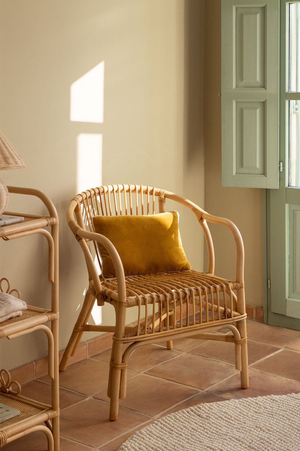 Silla de Comedor con Reposabrazos en Ratán Yungas         , imagen de galería 2