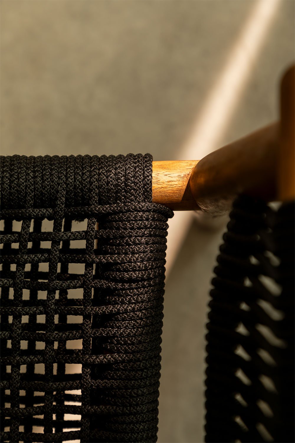 Silla de comedor con reposabrazos en madera Tenay Classic, imagen de galería 2