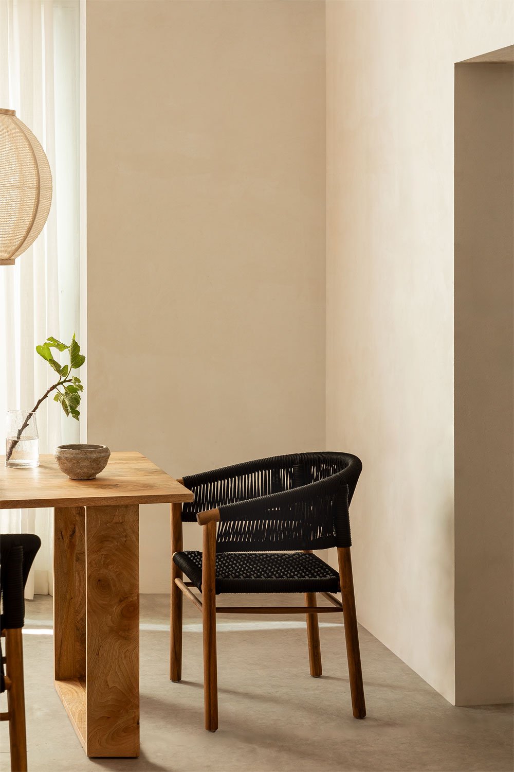 Silla de comedor con reposabrazos en madera Tenay Classic, imagen de galería 1