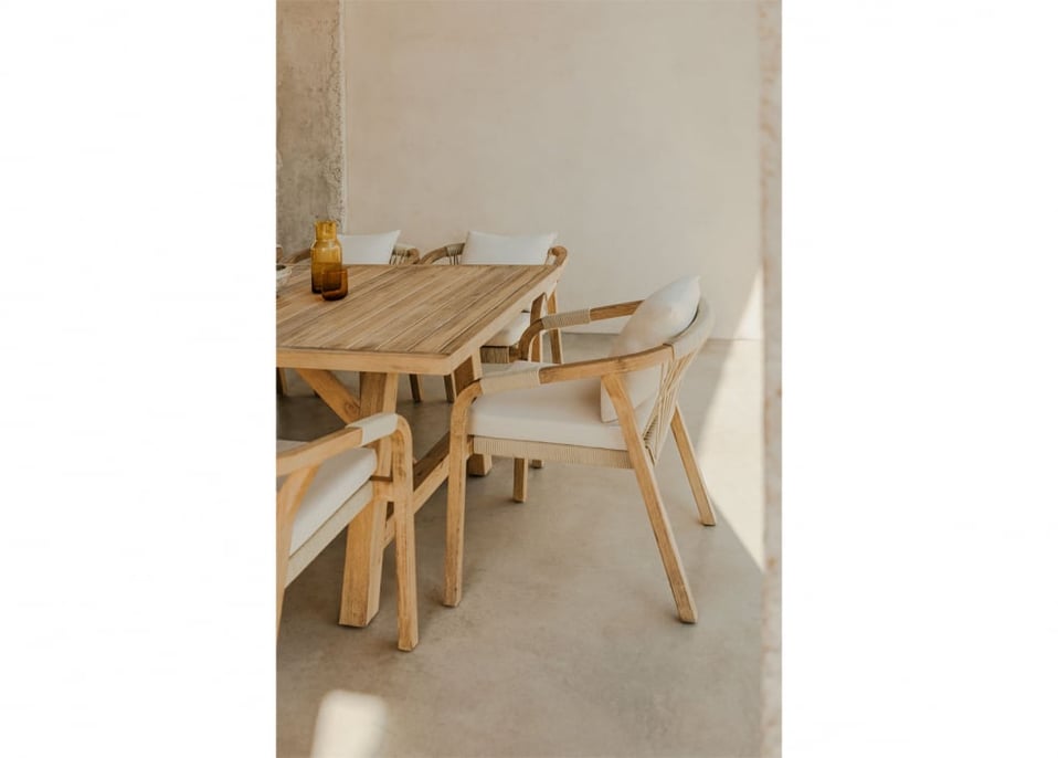 Silla de comedor con reposabrazos en madera de acacia Dubai