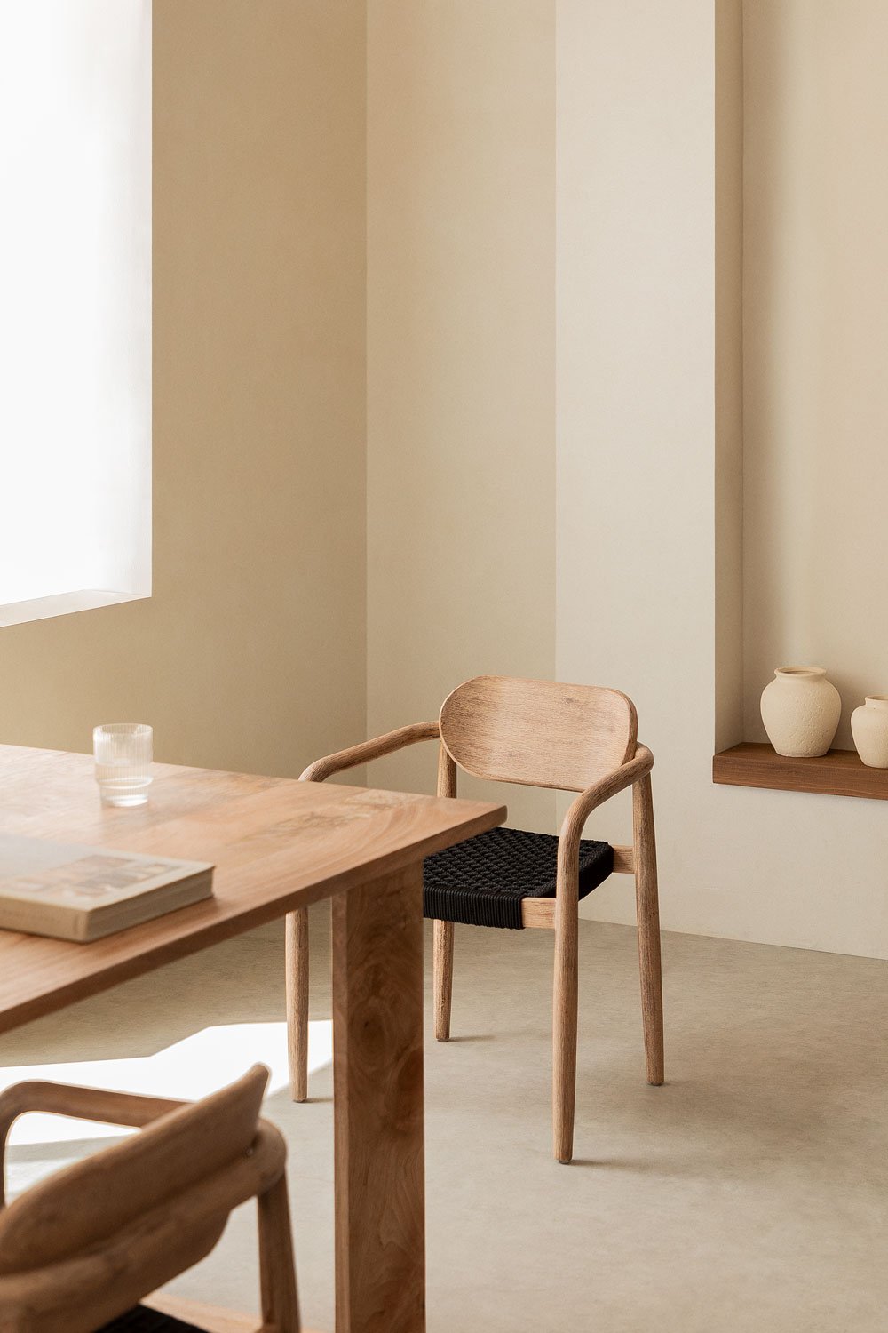 Silla de comedor con reposabrazos en madera Naele, imagen de galería 1