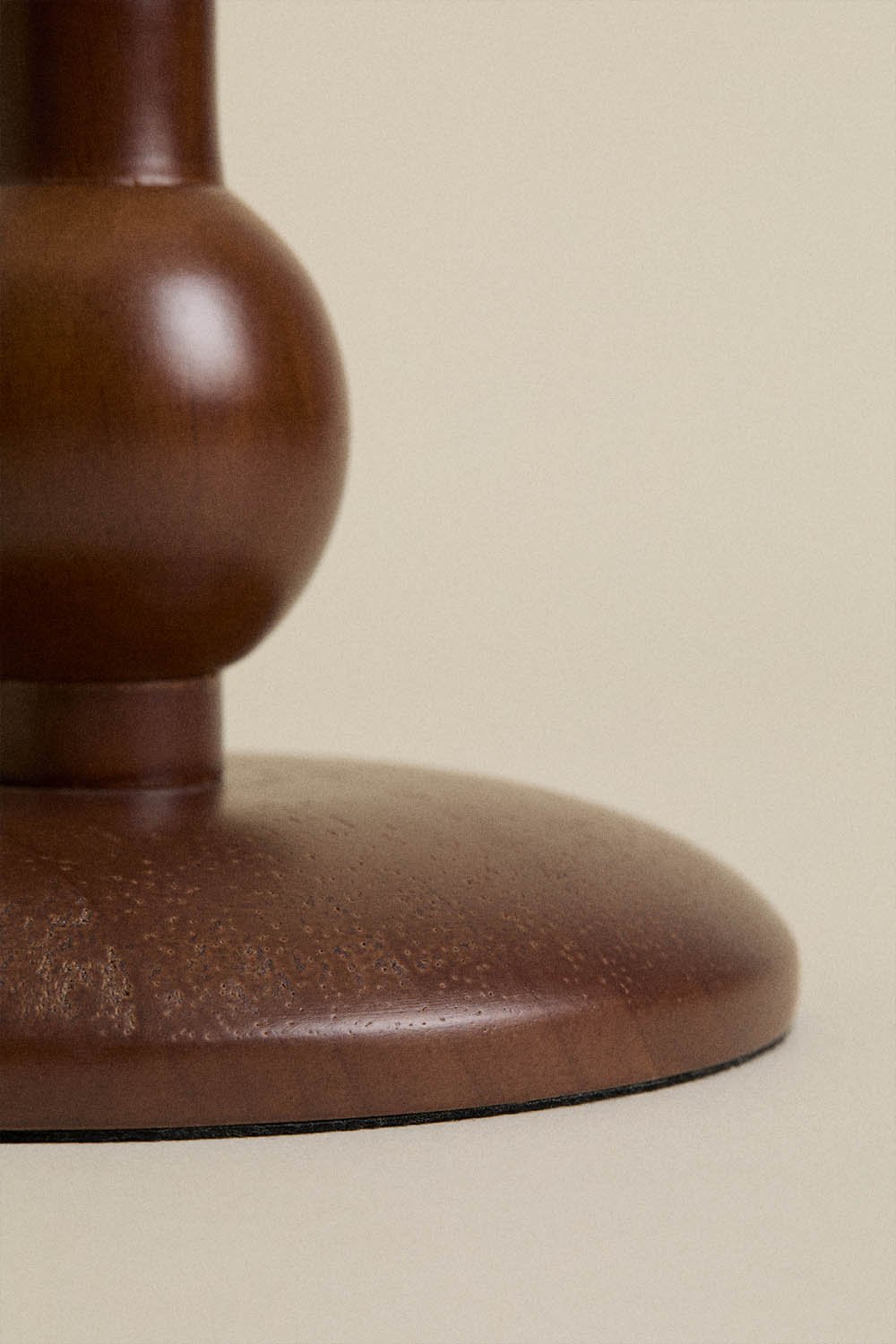 Lámpara de Mesa en Madera de Caucho Dorela, imagen de galería 5