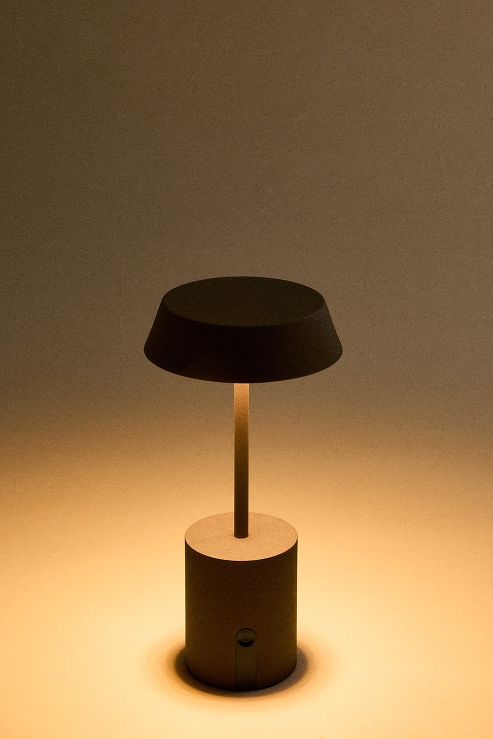 Lámpara de mesa LED inalámbrica para exterior Uliana , imagen de galer&iacute;a 3