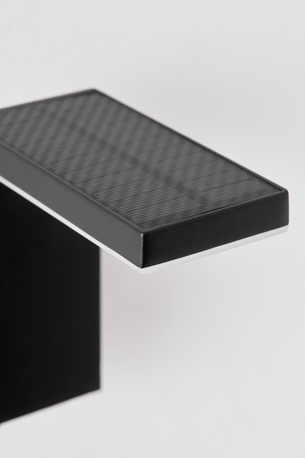 Aplique de pared LED solar para exterior en aluminio Luxore, imagen de galer&iacute;a 5