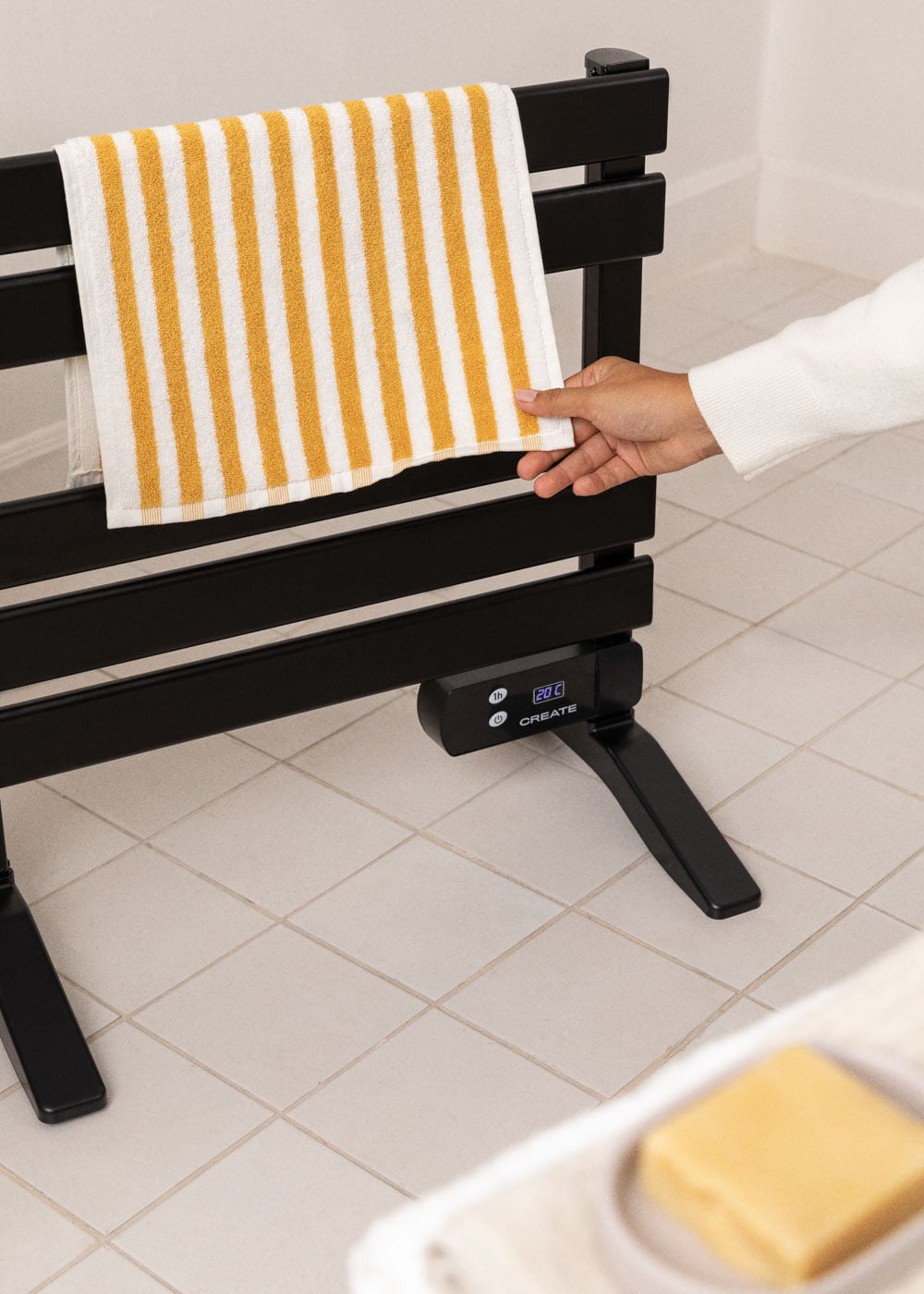 CREATE - WARM TOWEL MINI - Toallero eléctrico de suelo o pared 150W, imagen de galer&iacute;a 3