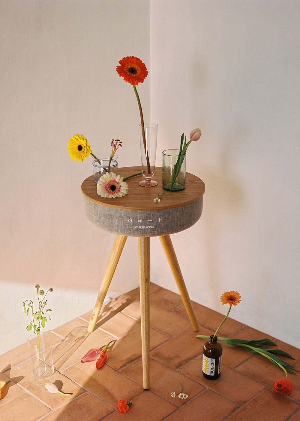 sklum CREATE - SPEAKER TABLE 360 - Mesa altavoz con sonido omnidireccional 360º bluetooth y carga inalámbrica