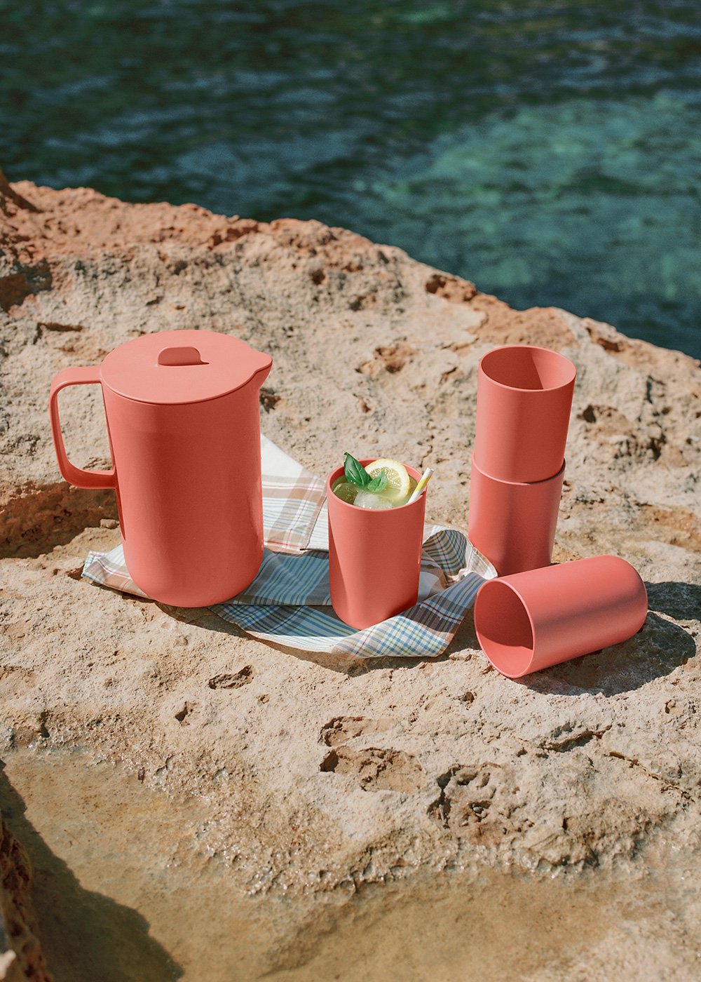 CREATE - KITCHENWARE OUTDOOR ECO - Set de jarra 2L y 4 vasos 500ml para exterior, imagen de galería 1