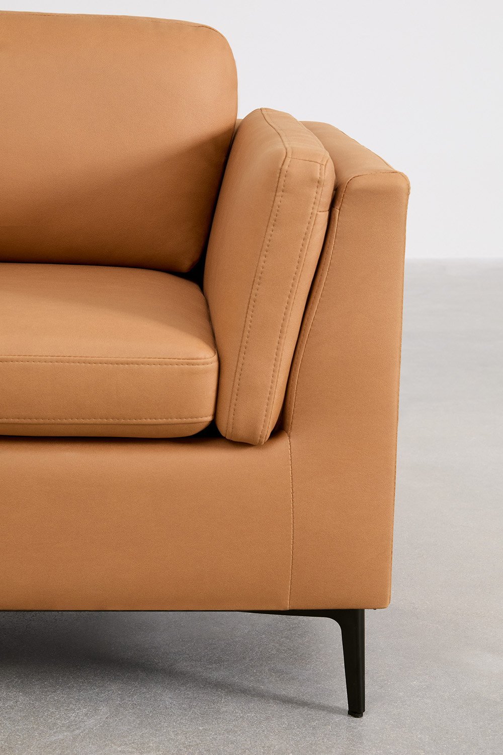 Sillón en polipiel Soren     , imagen de galería 3