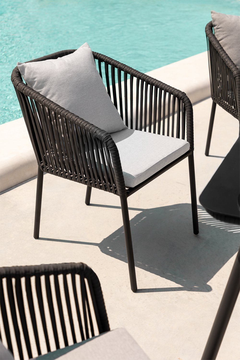 Pack de 4 sillas de jardín con reposabrazos en aluminio y cuerda trenzada Arhiza Classic, imagen de galería 1