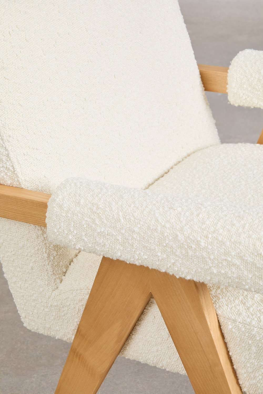 Pack de 4 sillas de comedor con reposabrazos en madera y tela bouclé Lucca, imagen de galería 4