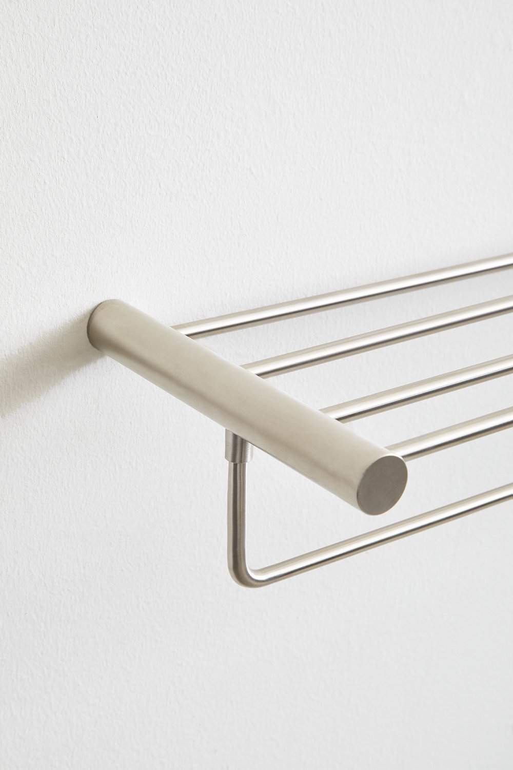 Toallero de pared para baño con balda en acero inoxidable Devon   , imagen de galer&iacute;a 4