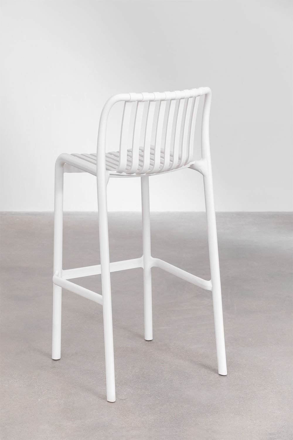 Pack de 2 taburetes altos de jardín 75 cm apilables en polipropileno blanco gardenia Wendell, imagen de galería 5